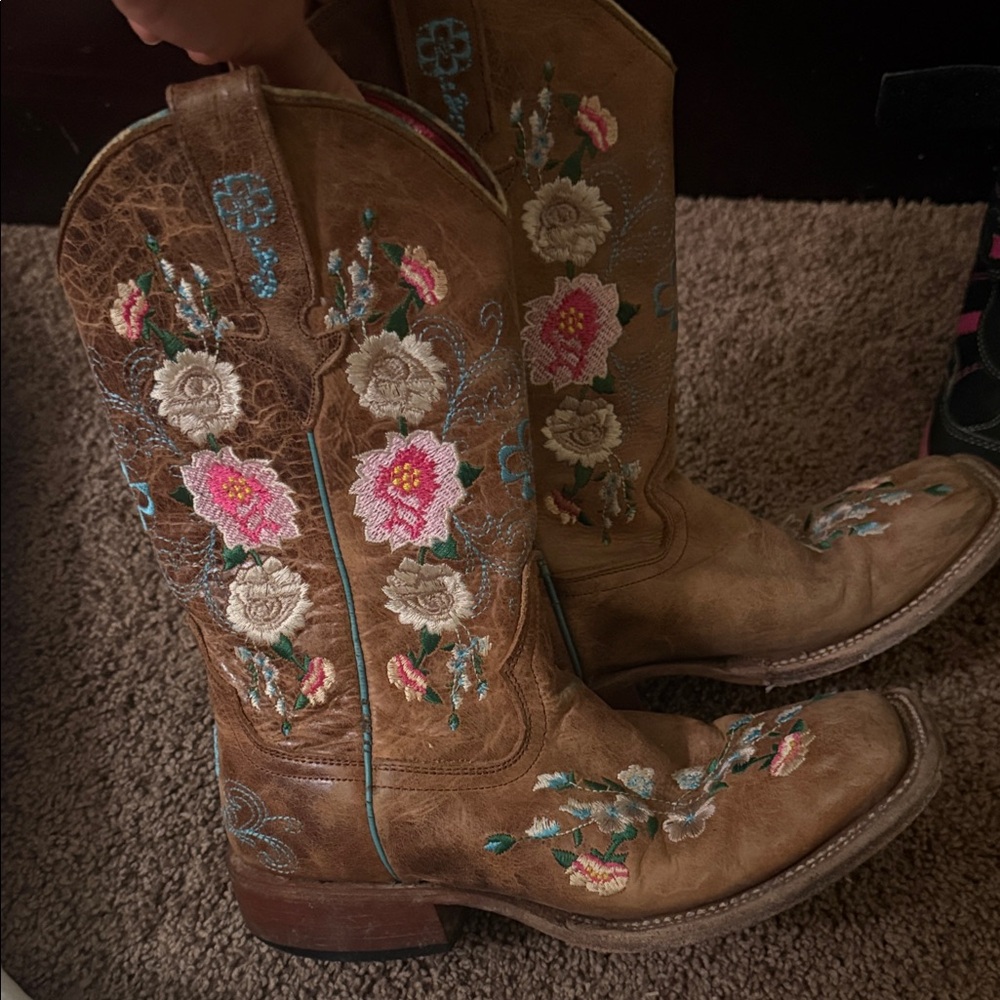 Embroidered Floral Heeled Boots